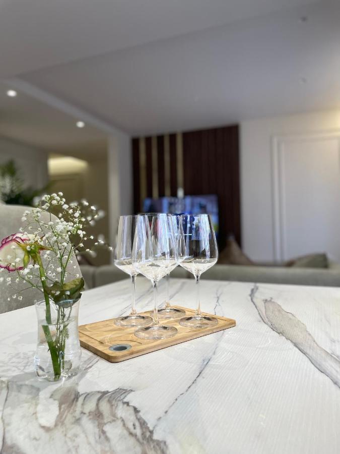 La Grand - New Bazaar Apartman Tirana Kültér fotó